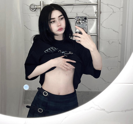 alskohope model erotic photo