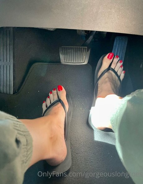 gorgeouslongtoes beautiful model pic