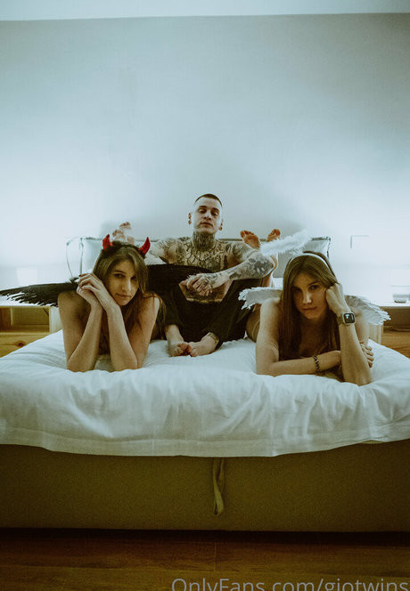 giotwins model xxx galleries