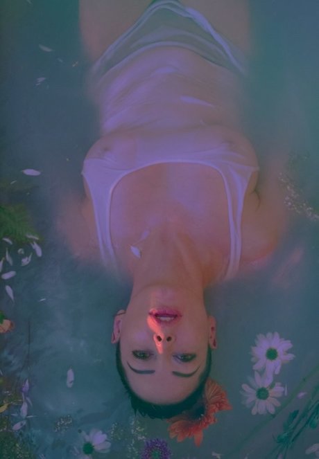 Rose Mcgowan star hot image