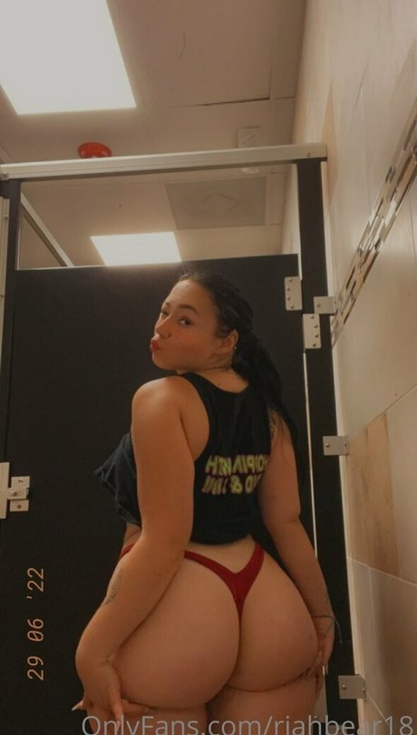 Riahbear18 pornstar xxx photo