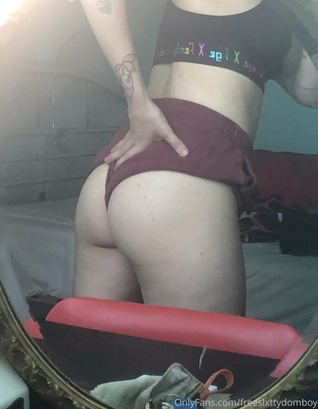 freeslxttydomboy nude star photo