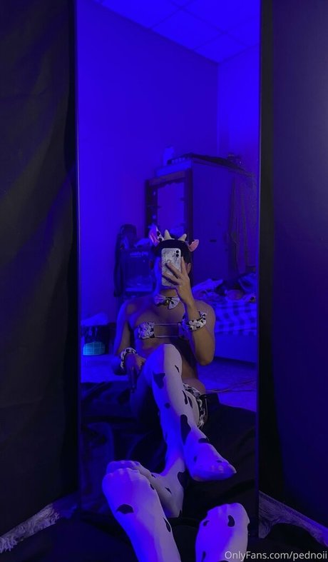 pednoii erotic model images