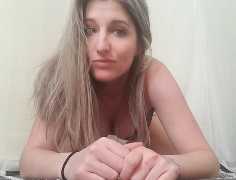 nofacegirl2021 free model picture