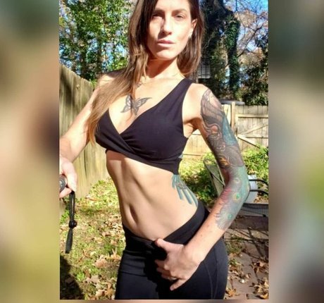 Tricia Oaks sexy actress image