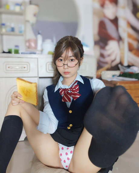 KissQwQ star hot pic