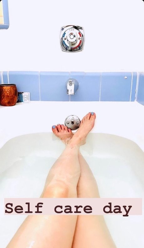 Eliza Taylor star nice galleries