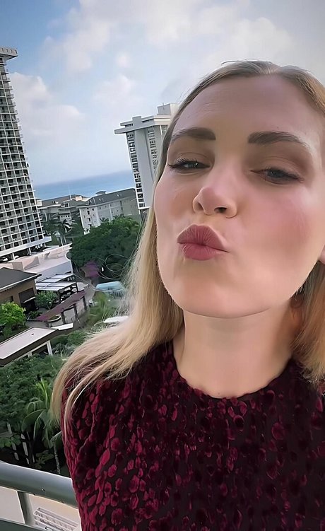 Eliza Taylor perfect actress images