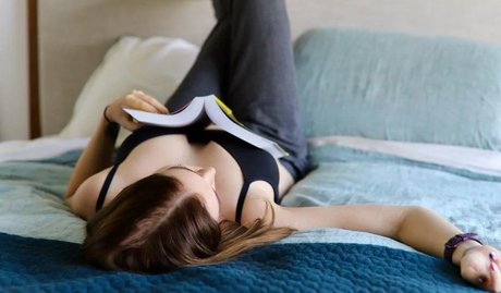 Eliza Taylor model naked pics