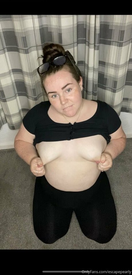 escapepearly nude star photo