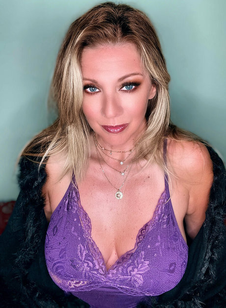 ellelyon exclusive Profile pic