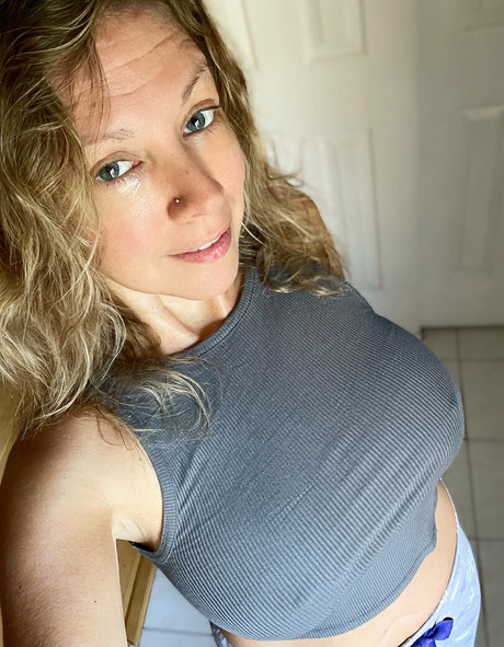 ellelyon exclusive star perfect pic