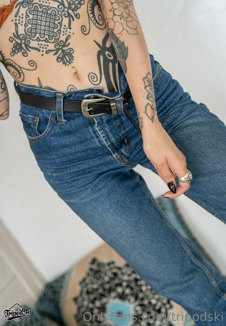 Tripodski high quality model gallery