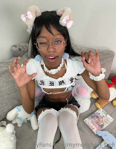 mymelodyirl free erotic actress photos