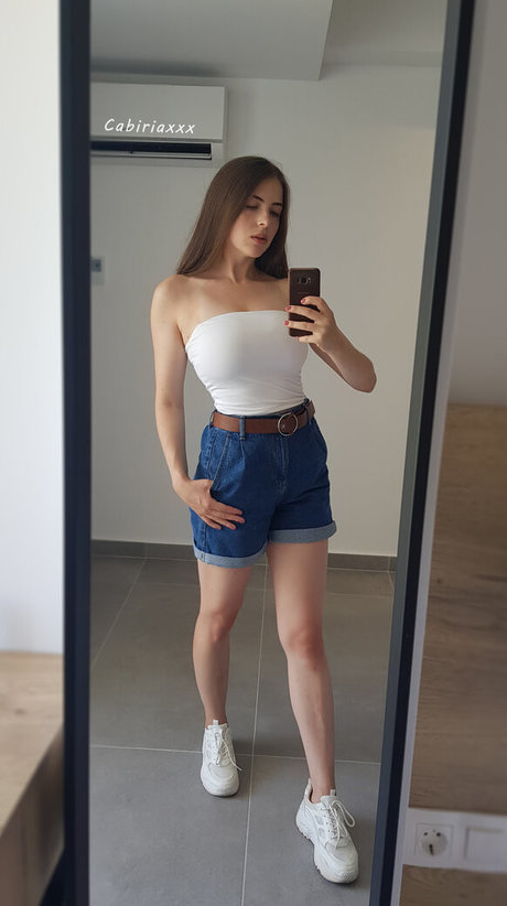 cabiriaxxx model naked photos