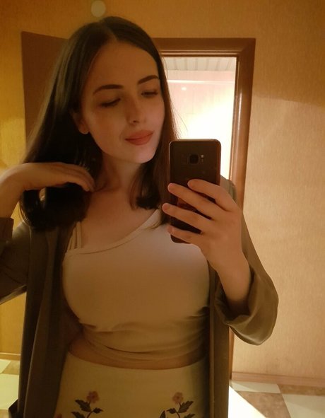 cabiriaxxx nude model galleries