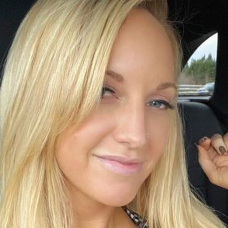 karierfit1 sexy pornstar pic