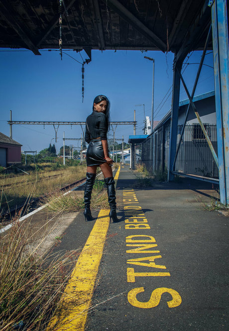 thequeentrish pornographic model pics