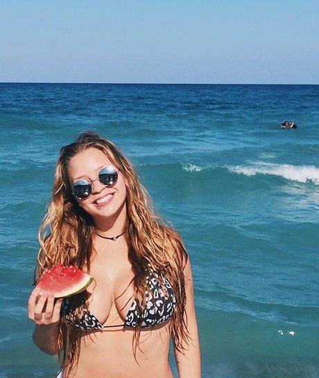 Amanda R hot pornstar pics