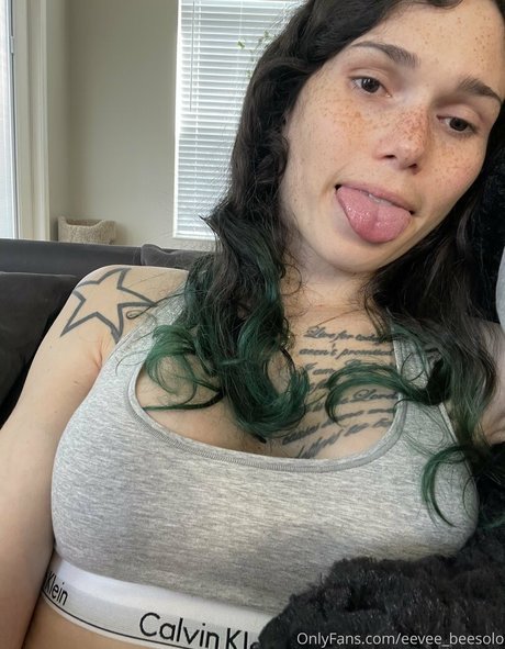 eeveebeevip model naked image