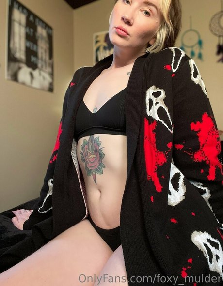 Foxy mulder hot model pictures