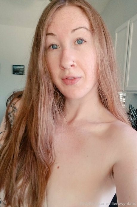 ellierowynfans naked actress gallery