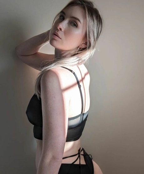 Mallory Moore porn star pictures