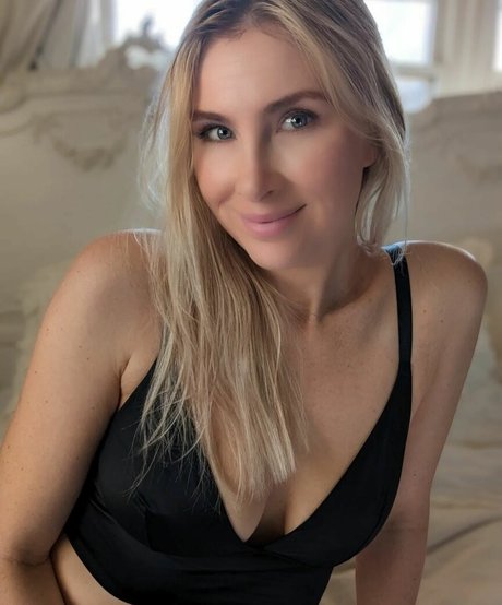 Mallory Moore perfect model galleries