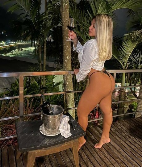 Lays Peace pornstar erotic photo