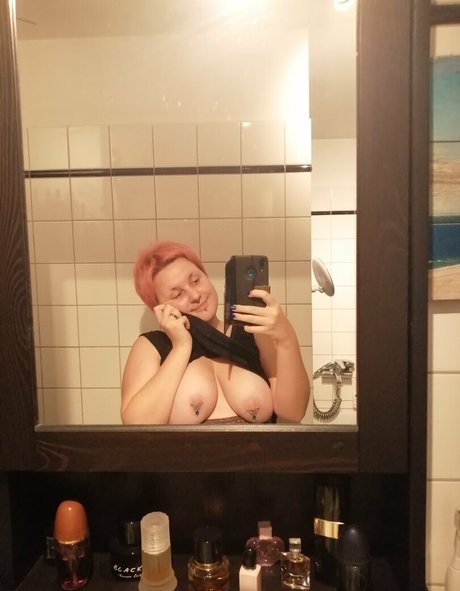 bigbluebeautifulbitch art model img