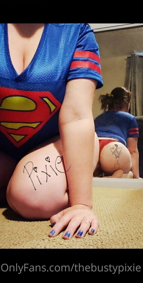 thebustypixie beautiful model photo