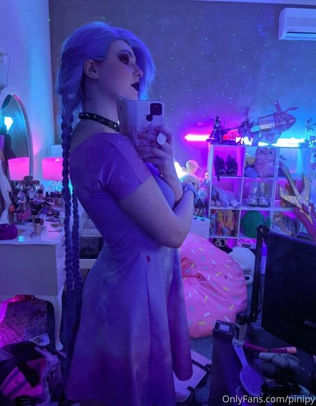 Pinipy nude model picture