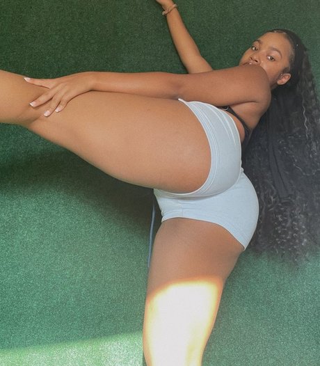 liamirandalinzy model high quality pic