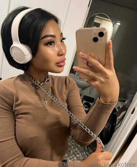 keirakofree model erotic photo