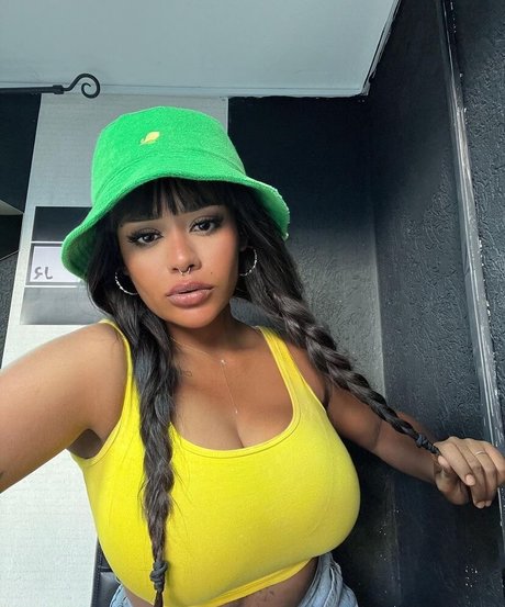 JustNati model art img