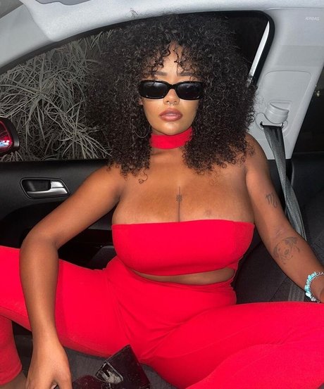 JustNati nice actress image