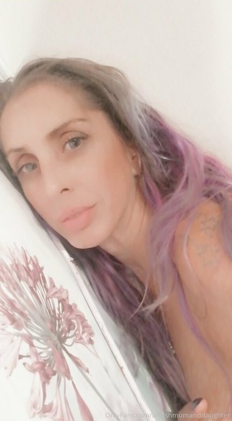 britishmumanddaughter art star pics