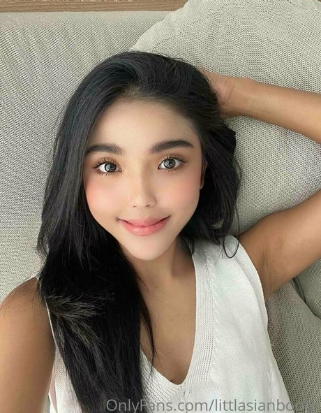 littlasianbooty nude model photo