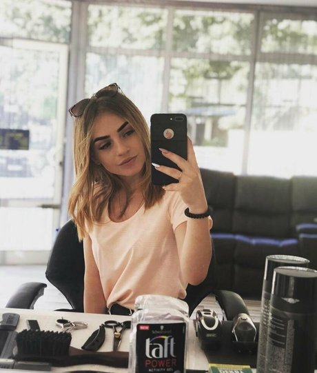 veronika it star naked pic