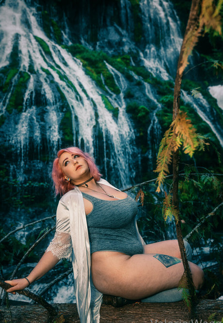 Valerie wagg Profile pic