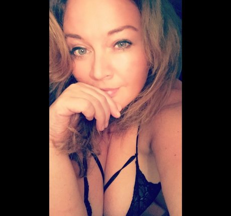 dutchcurvesinheels star sexy galleries