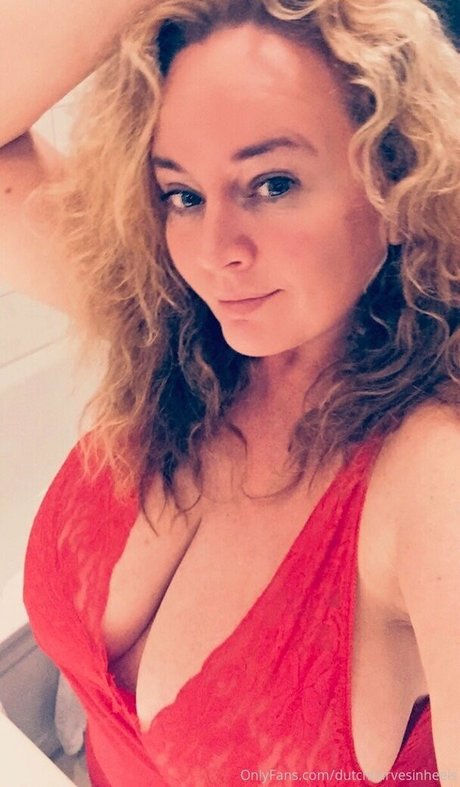 dutchcurvesinheels naked pornstar pic