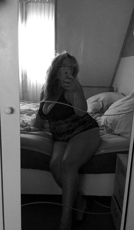 dutchcurvesinheels Profile pic