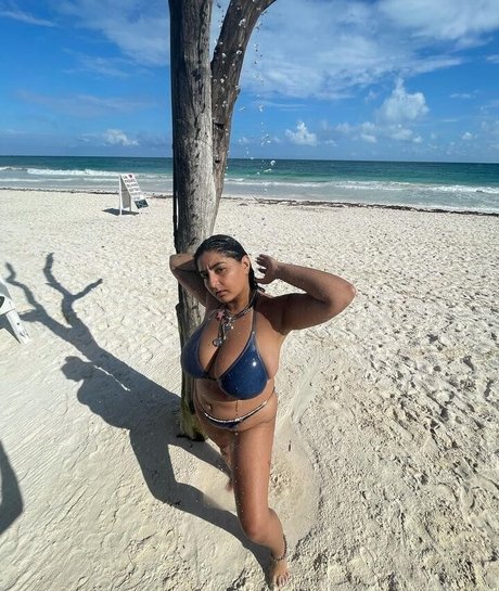 Chippy Nonstop erotic model pics