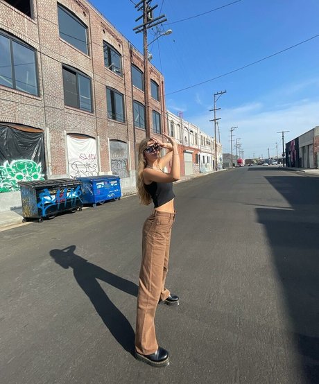 Emiliee Russo star sex image