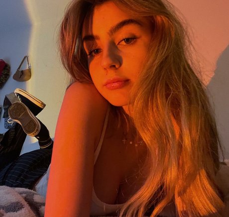 Emiliee Russo nice actress img