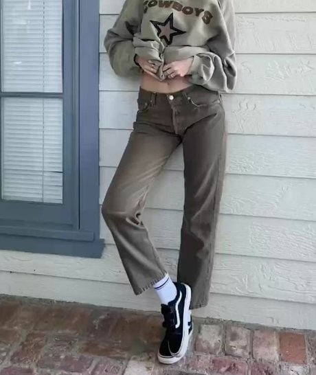 Emiliee Russo model high quality pictures