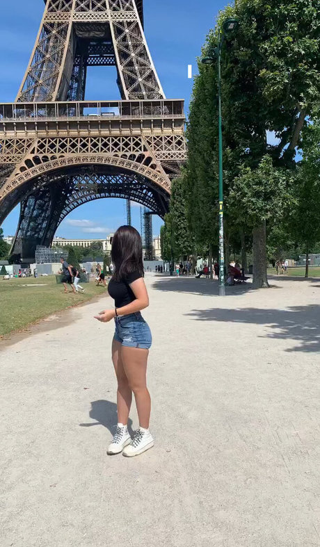 Emiliee Russo naked star pictures