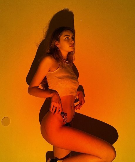 Emiliee Russo pretty pornstar images