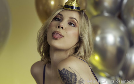 itsrosemoon model nude picture